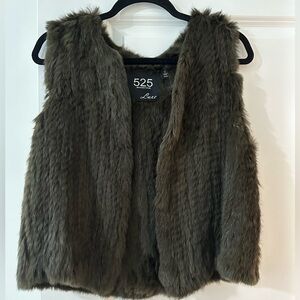 525 America Luxe Classic Fur Vest, size small